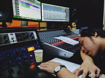 只要不要臉,一個人就是一支隊伍。只要不要臉,你們?nèi)叶际侵谱魅? />
</span>
<span id=