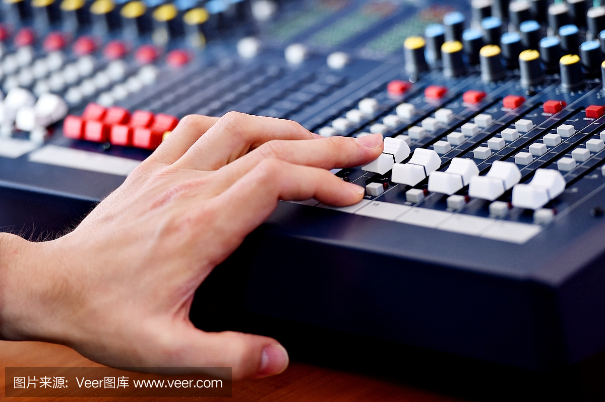 手動(dòng)調(diào)音混音器